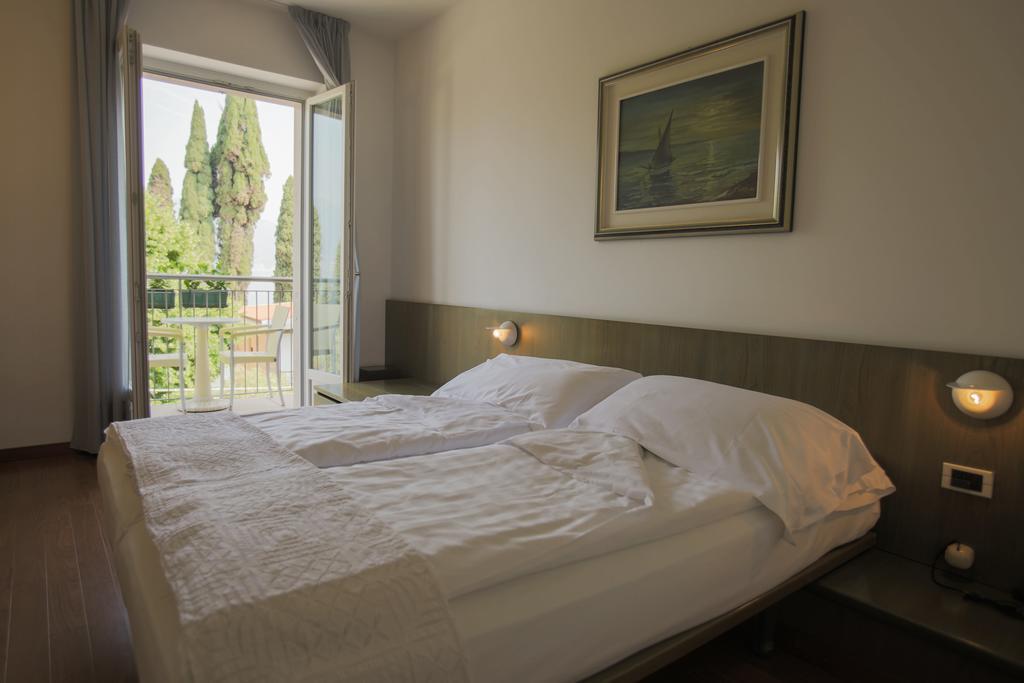 Al Caval Hotel Torri Del Benaco